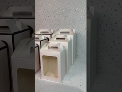 Dostosowywalne torby urodzinowe z kolorowymi wstążkami