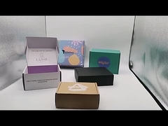 Niestandardowo wydrukowane, faliste pudełka do ubrań