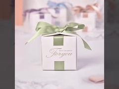 Składane pudełka na prezenty z wstążką, z nadrukiem niestandardowego logo, białe kartonowe pudełka na prezenty